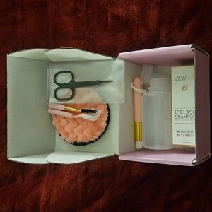 NEW Unused Veyes Beauty Eyelash Cleaning Kit With Eyelash Shampoo